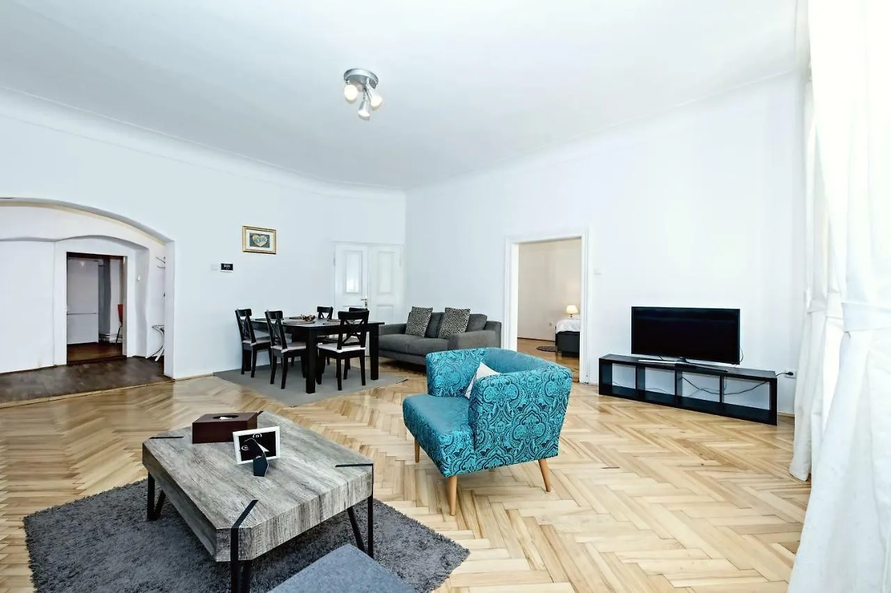 Royal View Apartments Prag